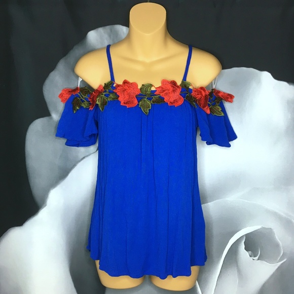 NWOT A'GACI Flower Applique Cold Shoulder Top - Picture 2 of 4